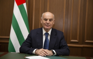Президент Абхазии поздравил с Днём Сухума