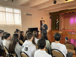 В сухумской школе №4 прошла профориентационная встреча учащихся 9-11 классов с представителями Сочинского института РУДН