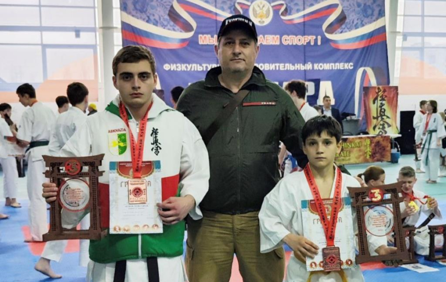 Сухумские каратисты Илья Анкваб и Самед Бабаев стали бронзовыми призерами «Кубка Поволжья»