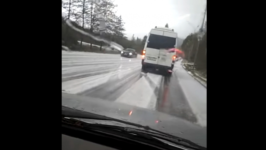 МВД Абхазии предупреждает водителей о снегопаде в Гудаутском районе