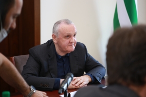 Премьер-министр Александр Анкваб сделал обращение к гражданам в связи с эпидемситуацией в Абхазии