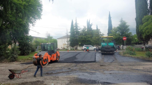 В Сухуме продолжается ремонт автомобильных дорог