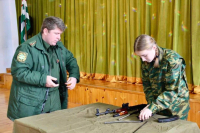 Министерство обороны передало Управлению образования обучающий военный инвентарь