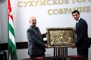 Сухумское городское Собрание и Собрание представителей г. Владикавказ подписали соглашение об установлении дружеских отношений