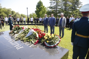 Мэр Сухума почтил память Первого Президента Абхазии
