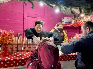 Более 800 подарочных купонов выделено детям на бесплатное питание в зоне фудкорта у главной елки