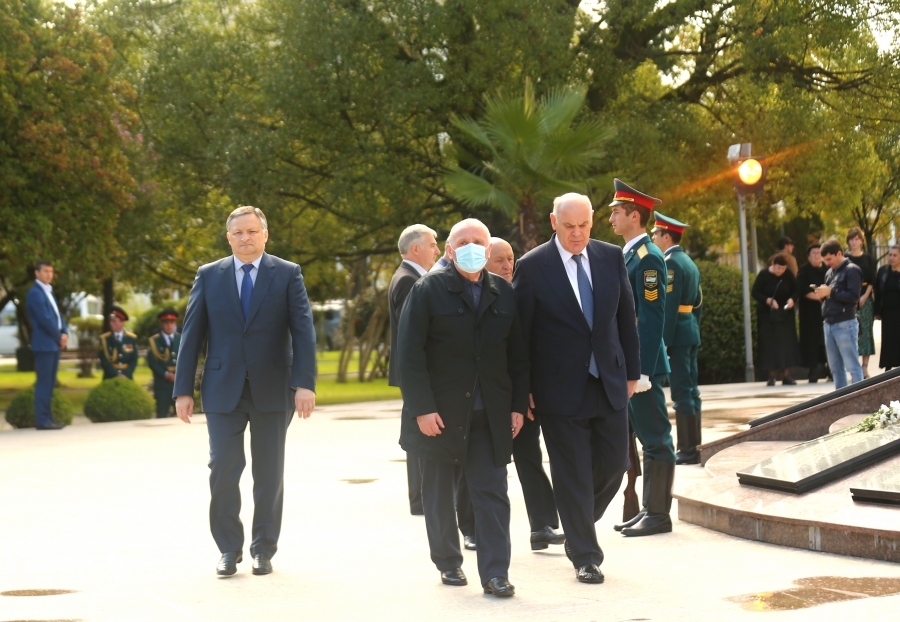 Президент Абхазии поздравил с 28-ой годовщиной освобождения столицы Абхазии