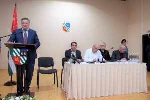 Президент Абхазии проводит встречу с руководством и активом города Сухум